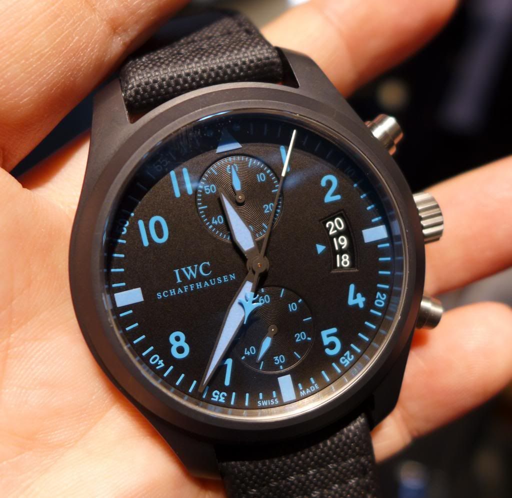 i1164.photobucket.com/albums/q562/teeveetee9/IWC%202013%20LE%20Ceramic%20Pilots/P1000480_zpscdb0ed00.jpg