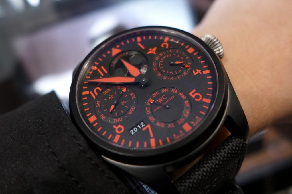 i1164.photobucket.com/albums/q562/teeveetee9/IWC%202013%20LE%20Ceramic%20Pilots/P1000504_zps6cd7a42d.jpg