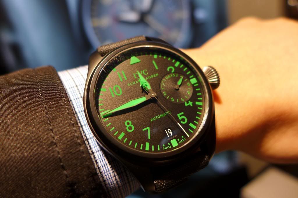 i1164.photobucket.com/albums/q562/teeveetee9/IWC%202013%20LE%20Ceramic%20Pilots/P1000506_zps9cb98d43.jpg