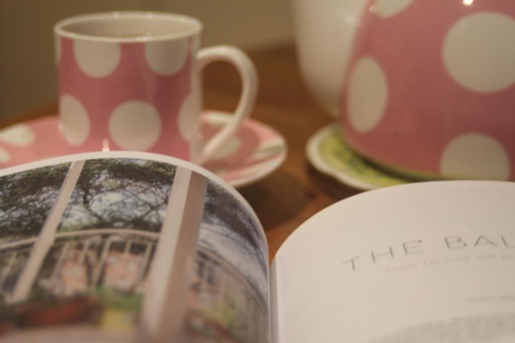 Frankie Magazine, peppermint tea, teacup, teapot, polkadot