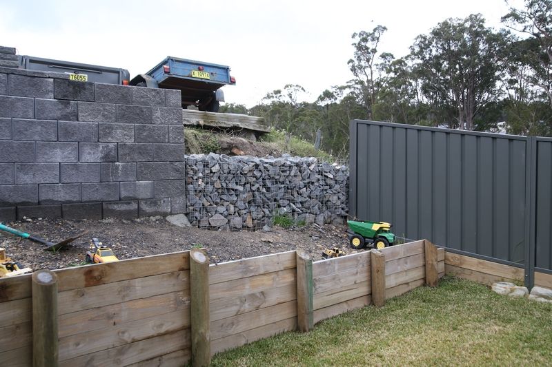 View topic - Neighbors retaining wall • Home Renovation & Building Forum