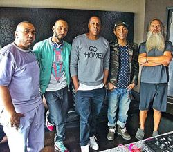  photo magna-carta-holy-grail-crew-jay-z-250_zpscc66267b.jpg