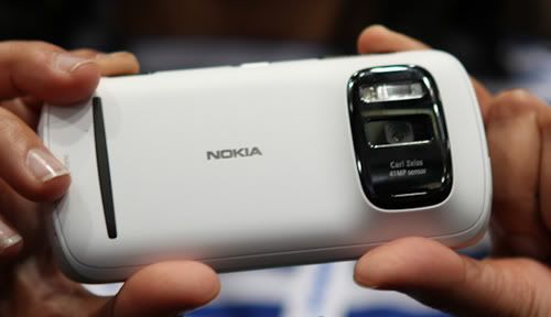 Nokia-Pureview-808-15.jpg