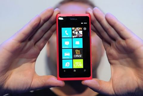 nokia-lumia-800-2.jpg