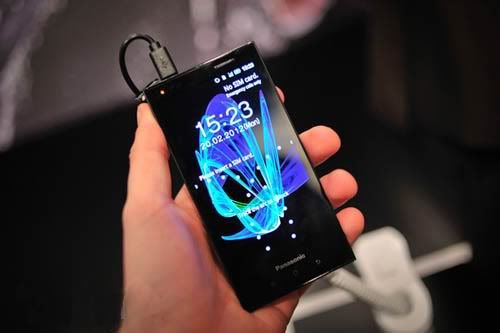 panasonic-eluga-pictures-hands-on-3.jpg