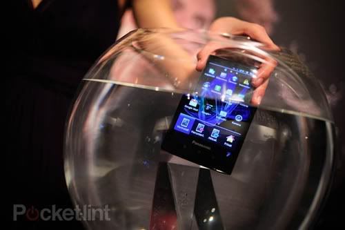 panasonic-eluga-pictures-hands-on-5.jpg