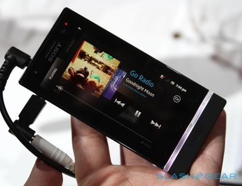 sony_xperia_u_hands-on_sg_10.jpg