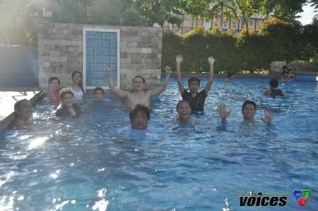 photo poolparty_zps8c506943.jpg