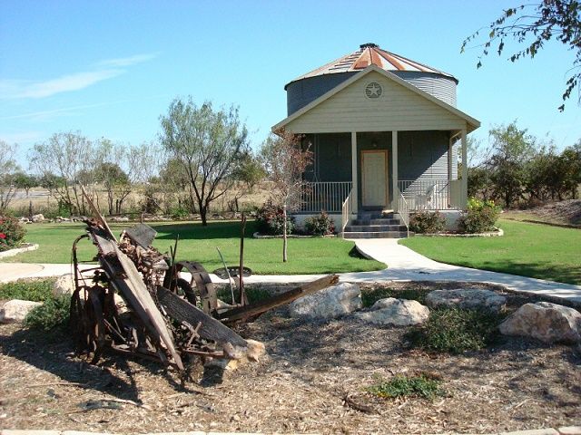 photo GrainSiloConvertedHome4_zps626b562c.jpg