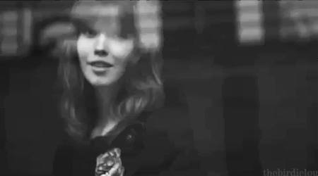 http://i1164.photobucket.com/albums/q579/thebirdielou/juliajohansen6.gif