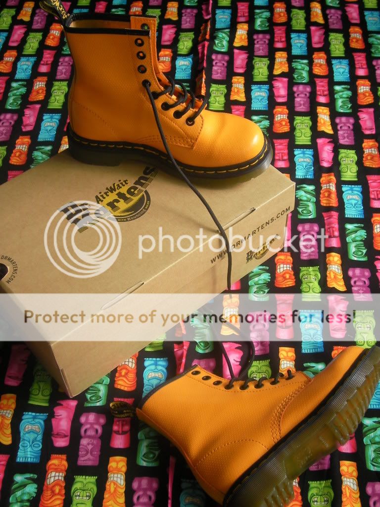 dr martens naranja
